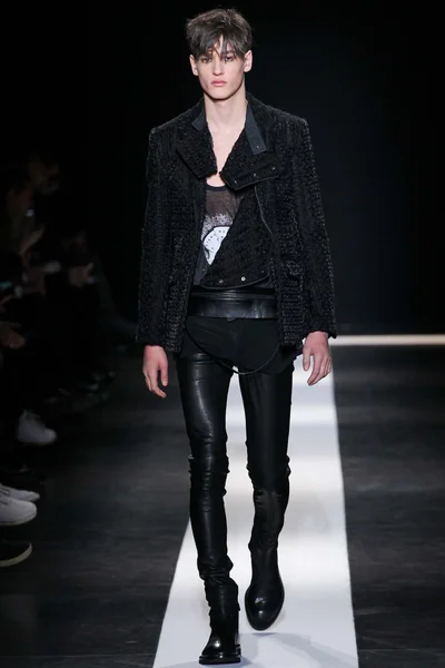 Look 25